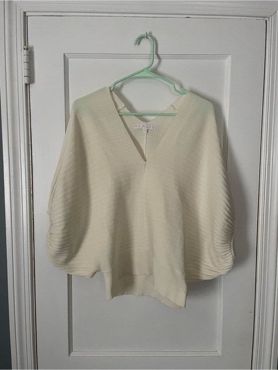 Karlie Sweaters - Karlie Cream V-Neck Ribbed Batwing Sweater Sz S